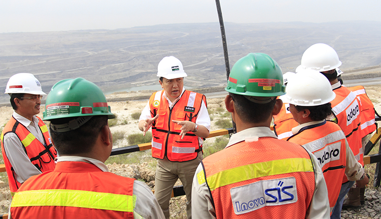 supervisor talking with miners